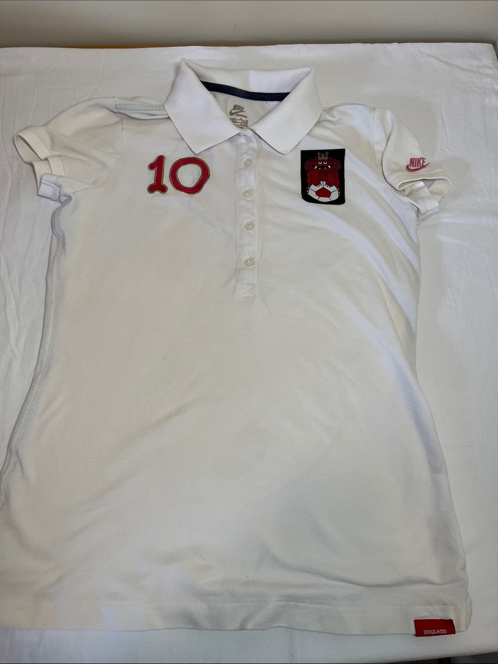 England Soccer Nike White Girls' Polo, size medium (10/12)